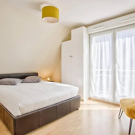 Lumineux Avec Balcon Et Piscine Pour 5 Personnes - Fr-1-788-67 *