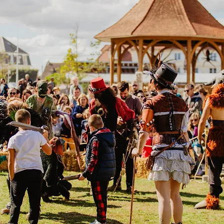 Lumineux Avec Balcon Et Piscine Pour 5 Personnes - Fr-1-788-67 Merville-Franceville-Plage